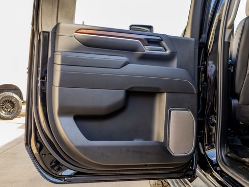 Used 2025 GMC Sierra 3500 Denali w/ Technology Package image 38