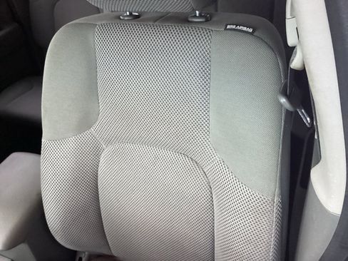 Used 2016 Nissan Frontier SV image 12