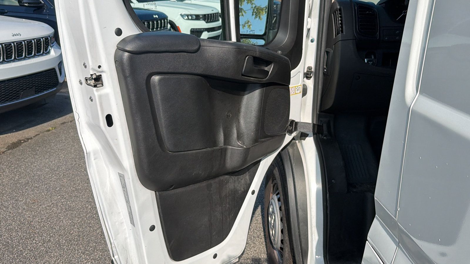 Used 2024 RAM ProMaster 2500 w/ Convenience Group FWD image 15