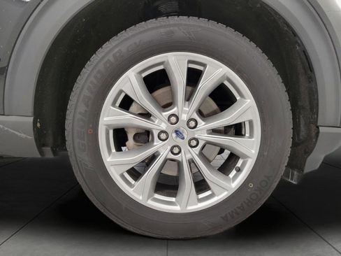 Used 2020 Ford Explorer XLT w/ Equipment Group 202A image 3