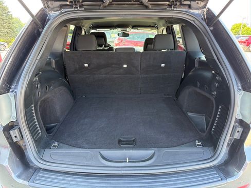 Used 2017 Jeep Grand Cherokee Laredo w/ Quick Order Package 23E AWD/4WD image 9