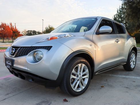 Used 2012 Nissan Juke SV image 3
