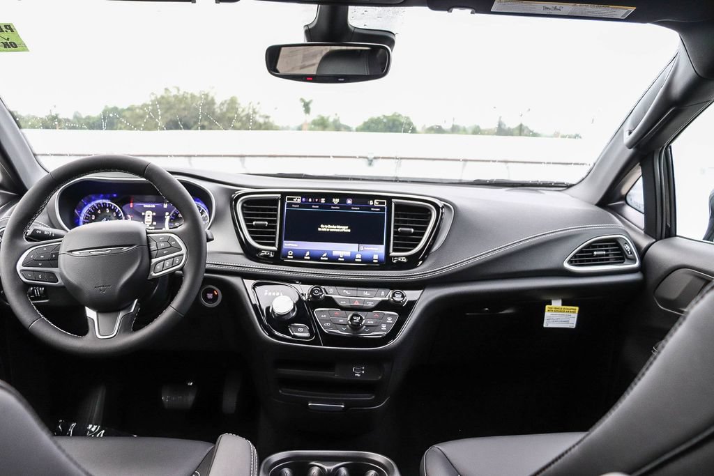 New 2027 Chrysler Pacifica Select FWD image 14