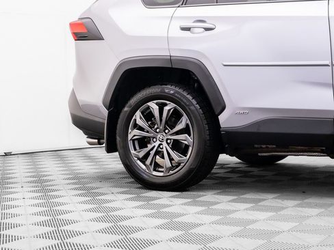 Used 2022 Toyota RAV4 XLE Premium AWD/4WD image 32