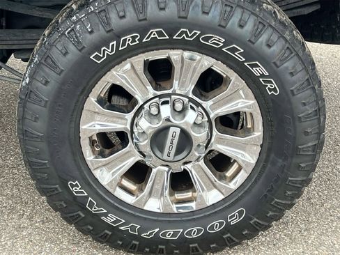 Used 2019 Ford F350 Lariat w/ Chrome Package image 14