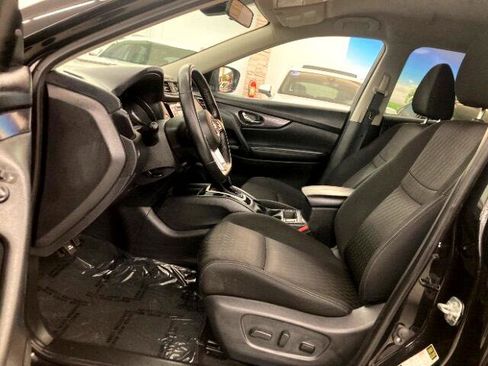 Used 2020 Nissan Rogue SV image 9