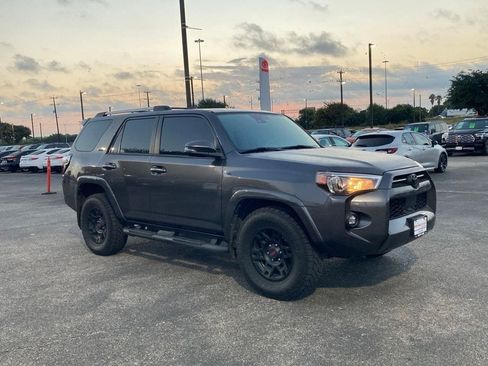 Used 2022 Toyota 4Runner SR5 Premium w/ Moonroof Package RWD image 3