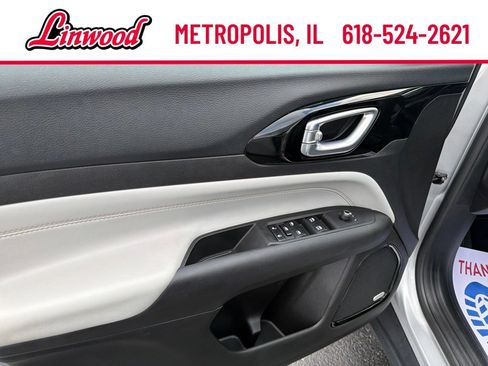 Used 2025 Jeep Compass Limited w/ Sun & Sound Group AWD/4WD image 14