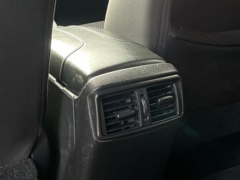 Used 2021 Nissan Rogue Sport S image 23