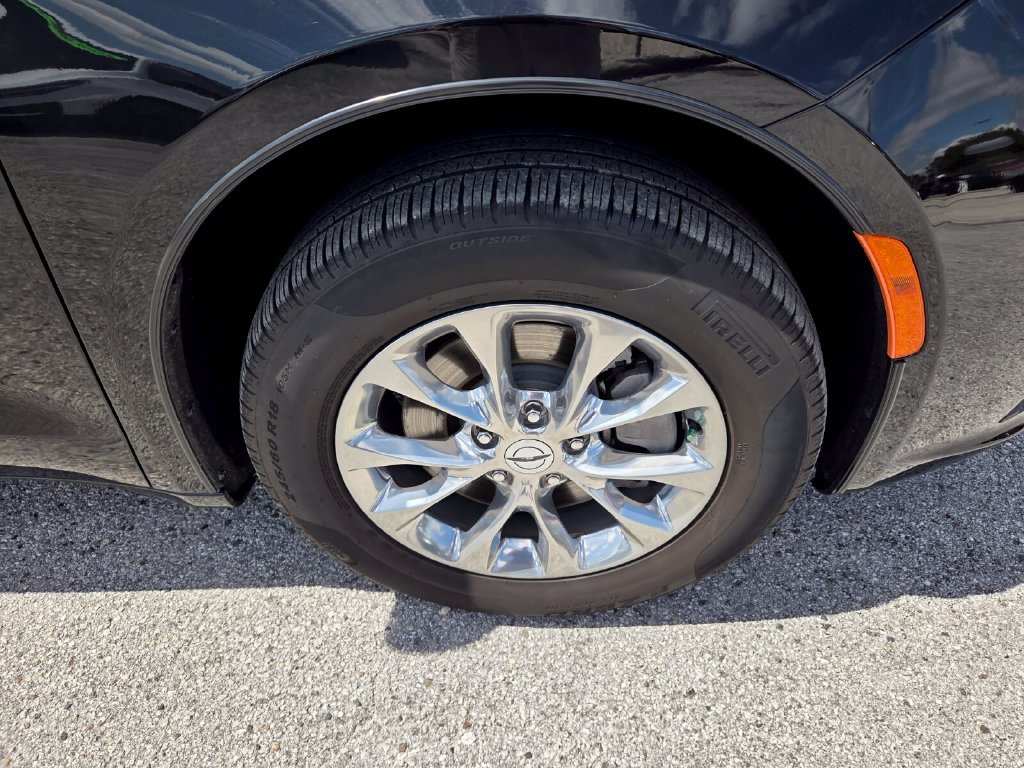 Used 2022 Chrysler Pacifica Touring-L AWD/4WD image 18