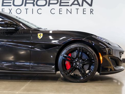 Used 2020 Ferrari Portofino RWD image 18