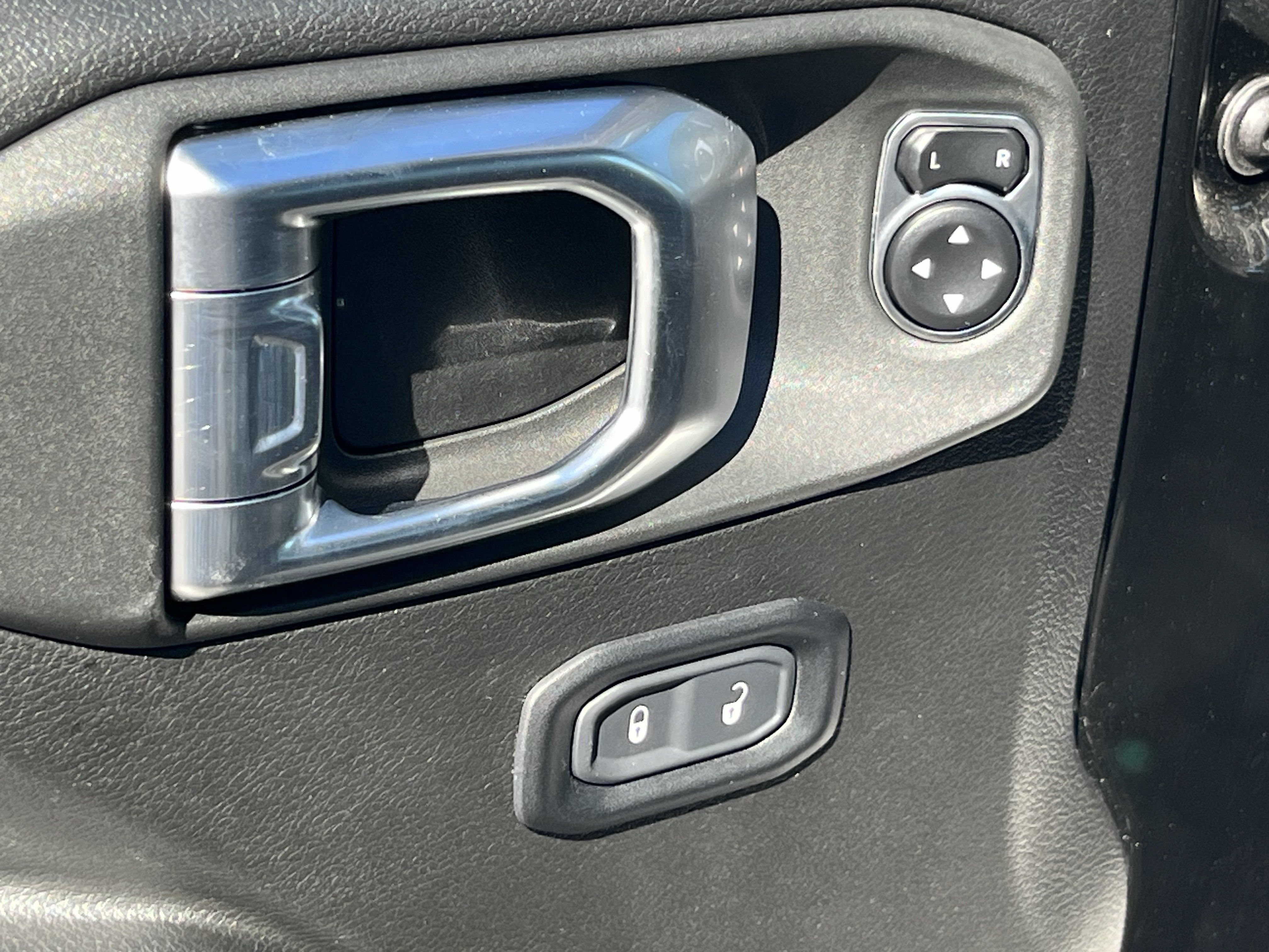 Used 2024 Jeep Wrangler Unlimited AWD/4WD image 18