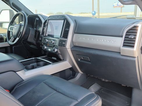 Certified 2022 Ford F250 Lariat w/ Tremor Off-Road Package image 40