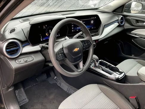 Used 2024 Chevrolet Trax LT image 14