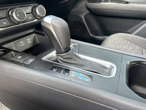 Used 2025 Nissan Kicks SV FWD image 24