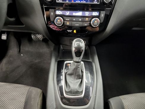 Used 2020 Nissan Rogue Sport SV FWD image 35