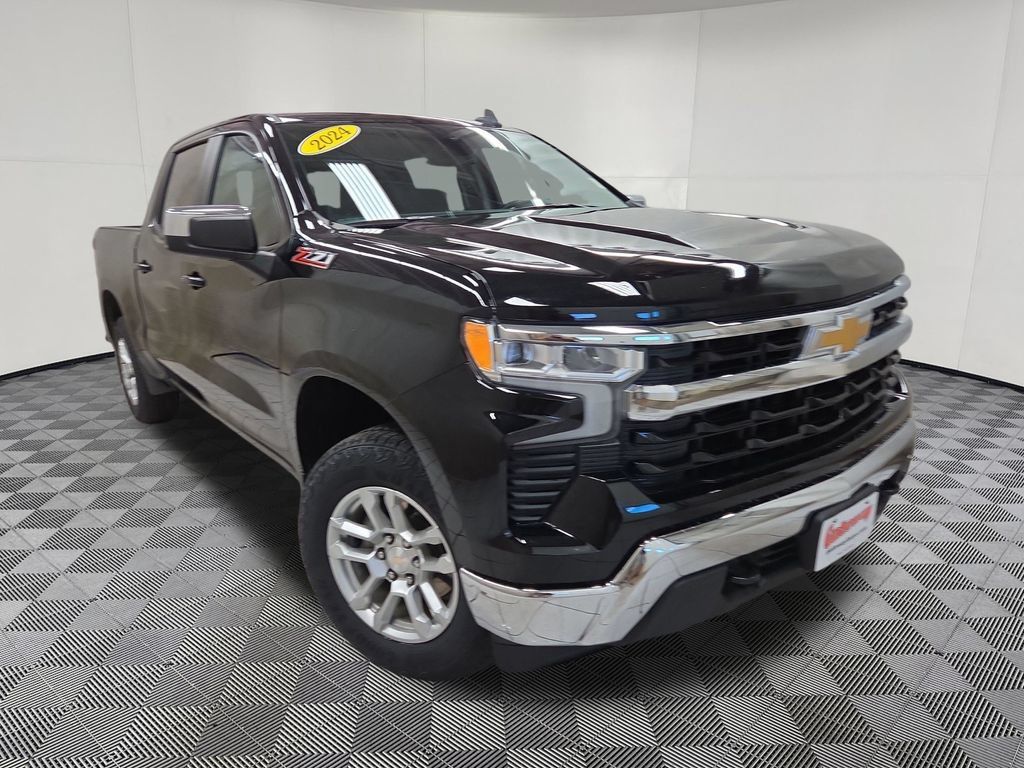 Used 2024 Chevrolet Silverado 1500 LT AWD/4WD image 3