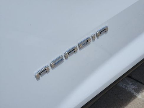 Used 2024 GMC Acadia Elevation w/ Luxury Package FWD image 12
