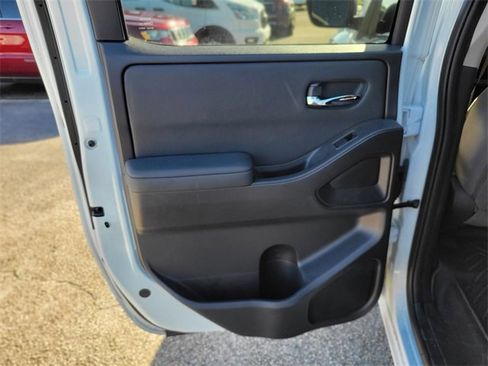 Used 2022 Nissan Frontier SV w/ Technology Package image 14
