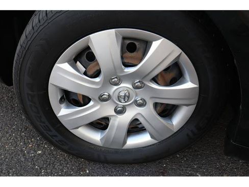 Used 2011 Toyota Camry LE FWD image 13