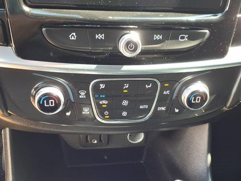 Used 2020 Chevrolet Traverse LT FWD image 22
