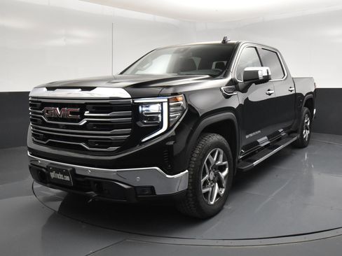 Used 2022 GMC Sierra 1500 SLT w/ SLT Premium Plus Package image 2