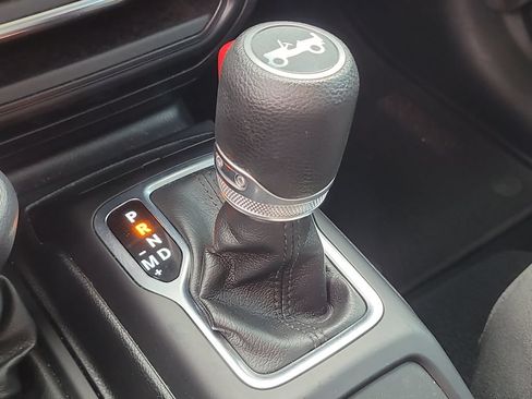Used 2019 Jeep Wrangler Sport AWD/4WD image 21