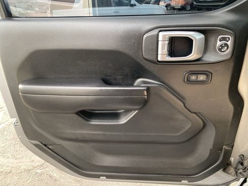 Used 2018 Jeep Wrangler Unlimited Rubicon image 29