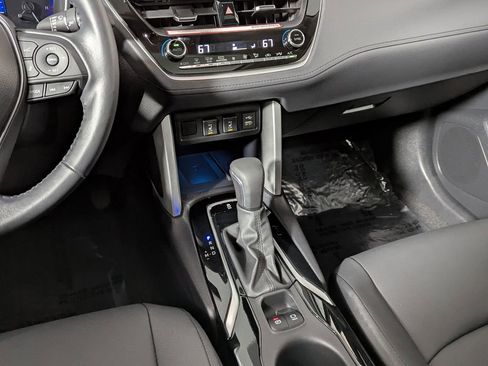 Certified 2022 Toyota Corolla Cross XLE image 41