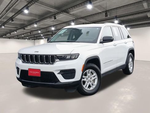 Used 2024 Jeep Grand Cherokee Laredo RWD image 1