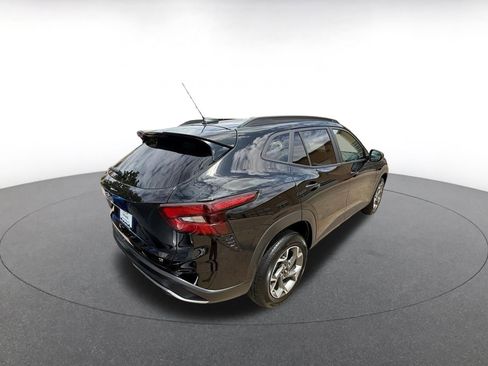 Used 2025 Chevrolet Trax LT image 4