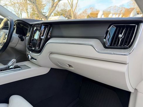 Used 2023 Volvo XC60 T8 Ultimate w/ Climate Package image 19