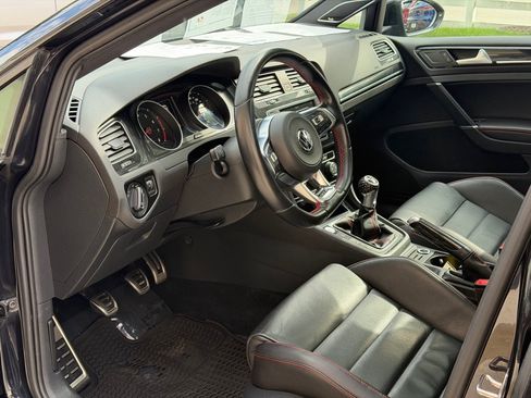 Used 2017 Volkswagen GTI SE FWD image 16