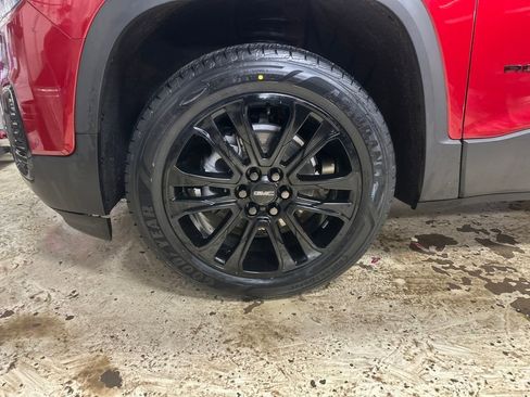 Certified 2022 GMC Acadia SLE w/ Driver Convenience Package image 11