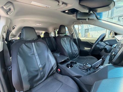 Used 2021 Toyota Venza LE image 16