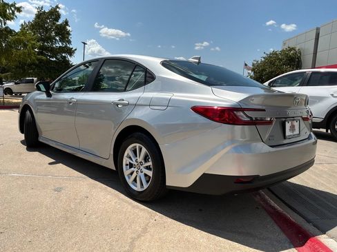 Used 2025 Toyota Camry LE w/ Convenience Package AWD/4WD image 8