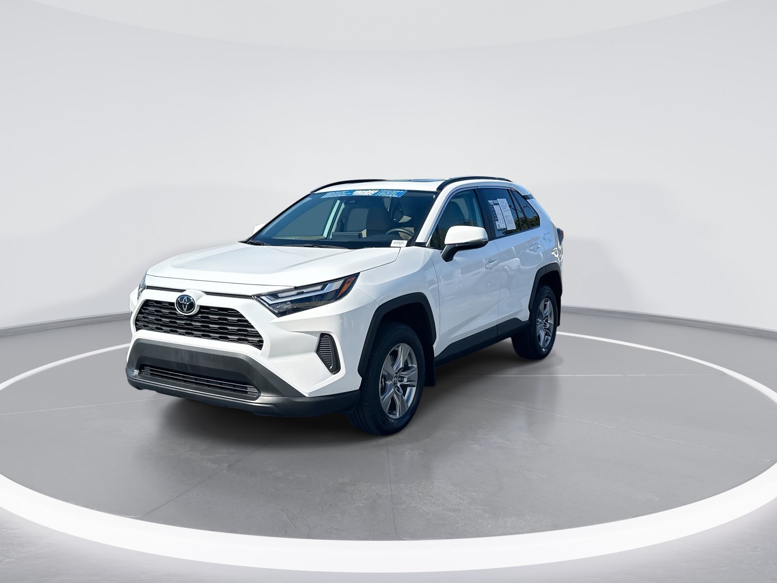Used 2025 Toyota RAV4 XLE w/ Convenience Package FWD image 5