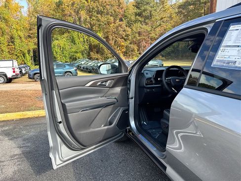 New 2026 Chevrolet Traverse High Country image 13