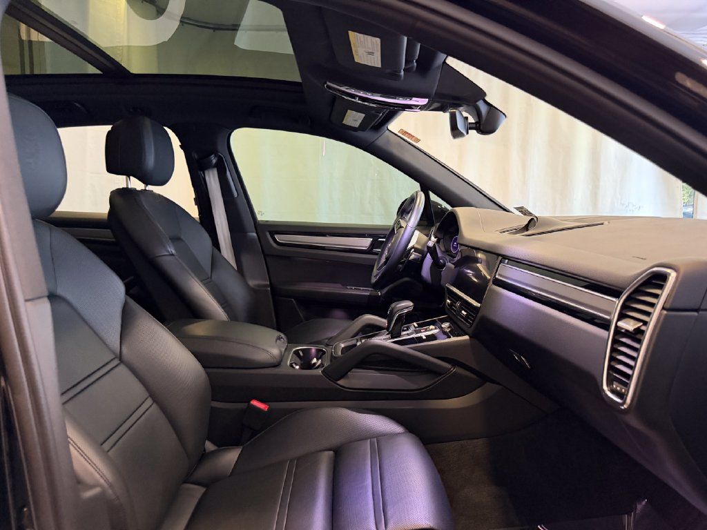 Certified 2023 Porsche Cayenne Platinum Edition AWD/4WD image 16