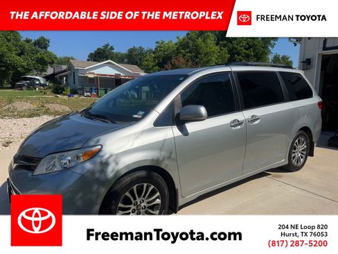 Used 2020 Toyota Sienna XLE FWD image 1