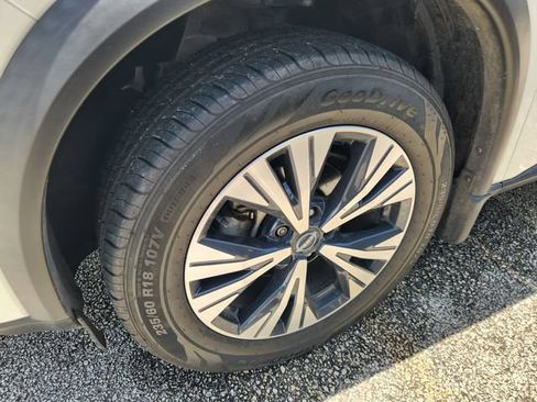 Used 2023 Nissan Rogue SV FWD image 10