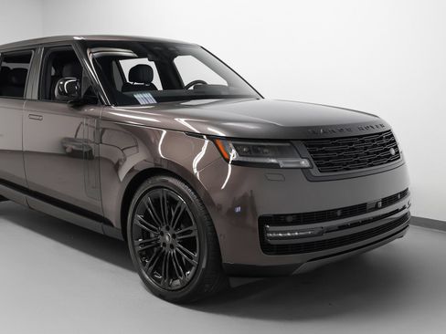 Used 2025 Land Rover Range Rover Long Wheelbase SE AWD/4WD image 9