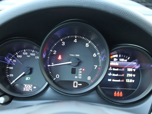 Used 2025 Porsche Macan image 23