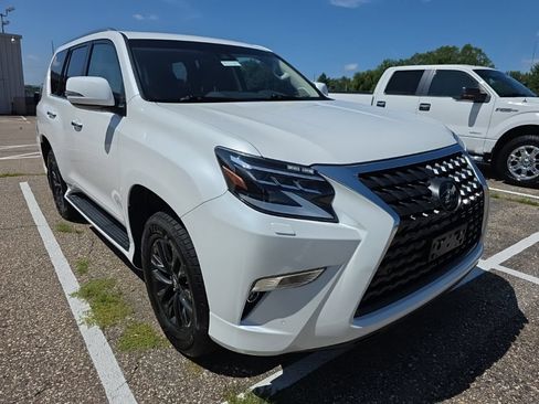 Used 2020 Lexus GX 460 Premium w/ Premium Package AWD/4WD image 2