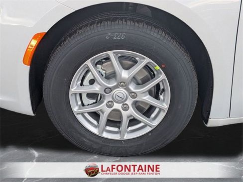 New 2026 Chrysler Pacifica Select image 34