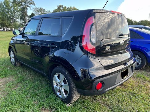 Used 2019 Kia Soul FWD image 2