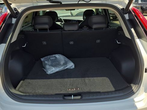 New 2026 Kia Niro Wind FWD image 10