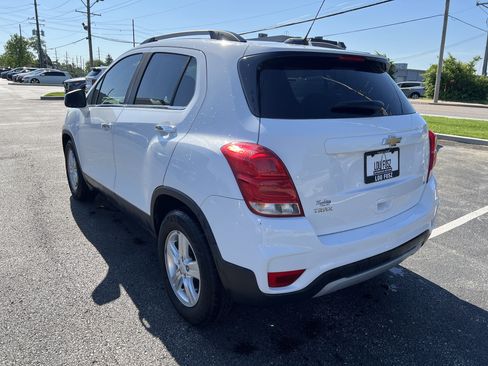 Used 2018 Chevrolet Trax LT w/ LT Convenience Package FWD image 4