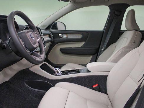 New 2026 Volvo XC40 B4 Plus w/ Protection Package Premier FWD image 23