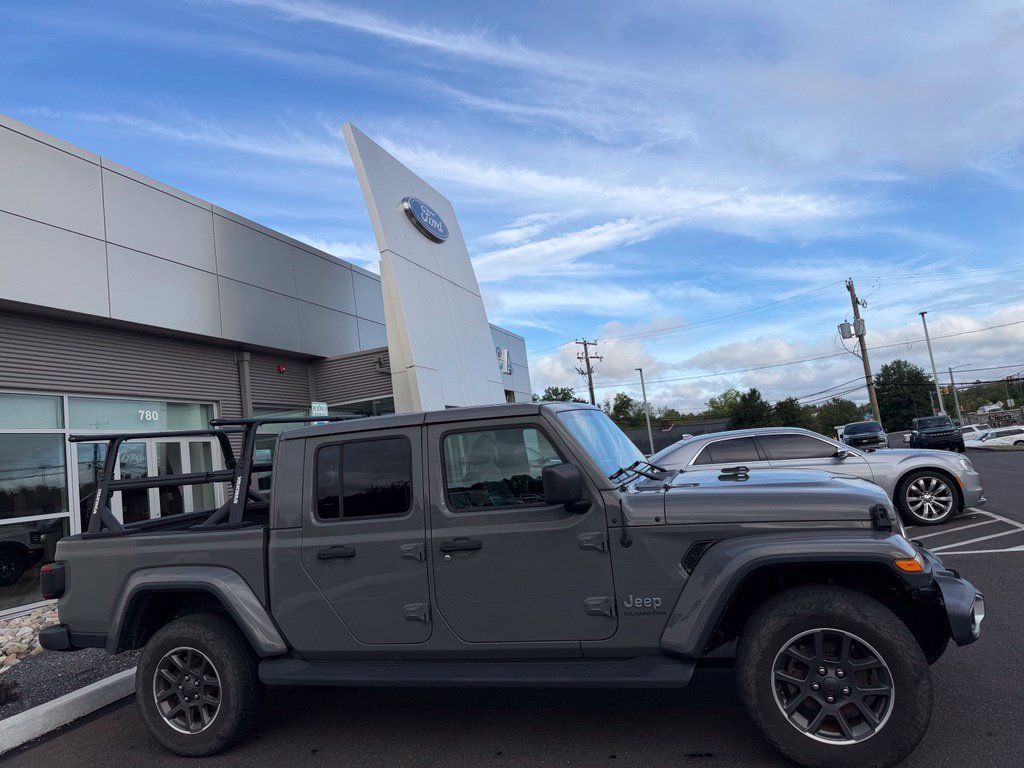 Used 2020 Jeep Gladiator Overland AWD/4WD image 3